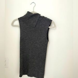 Theory Leendelle Refined Ribbed Merino Wool Sweater in Grey. Size Small.